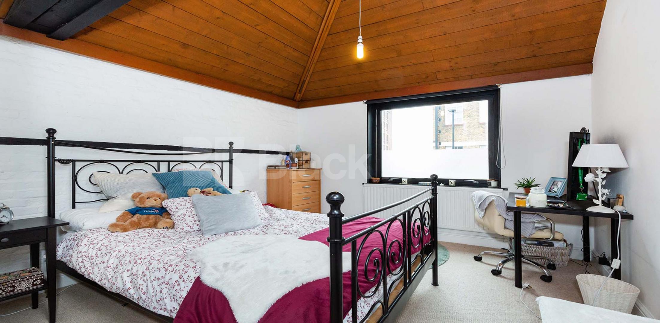 Stunning spacious 3 bed 2 bath with a huge lounge in Kentish Town. Highgate Road, Kentish Town